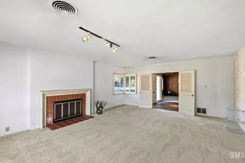 2444 Pine St, Bakersfield, CA 93301 photo 13