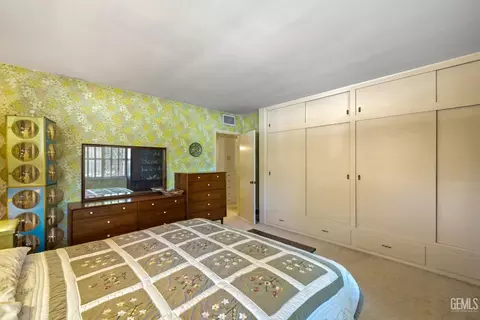 2444 Pine St, Bakersfield, CA 93301 photo 46