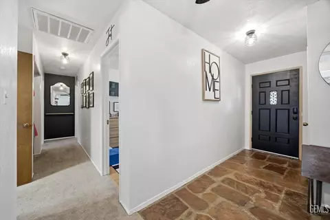Entry Way - 27320 War Admiral Ct, Tehachapi, CA 93561 photo 2 of 4