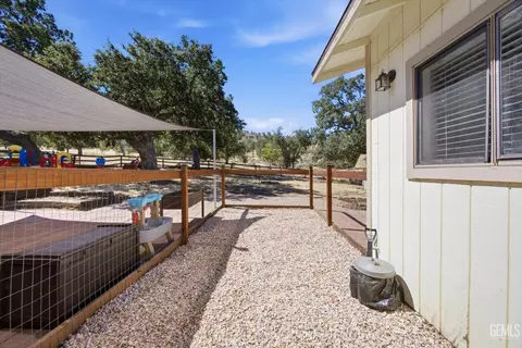 Exterior - 27320 War Admiral Ct, Tehachapi, CA 93561 photo 11 of 11
