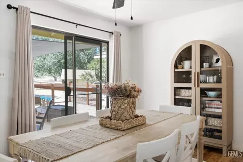 Dining - 27320 War Admiral Ct, Tehachapi, CA 93561 photo 2 of 3