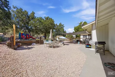 Exterior - 27320 War Admiral Ct, Tehachapi, CA 93561 photo 7 of 11