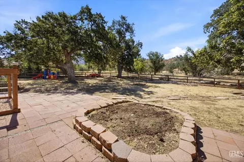 Exterior - 27320 War Admiral Ct, Tehachapi, CA 93561 photo 10 of 11