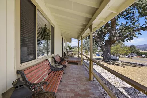 Exterior - 27320 War Admiral Ct, Tehachapi, CA 93561 photo 6 of 11