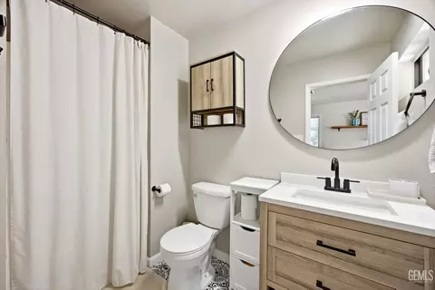 Bath - 27320 War Admiral Ct, Tehachapi, CA 93561 photo 2 of 3