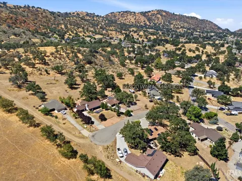 View/Area - 27320 War Admiral Ct, Tehachapi, CA 93561 photo 2 of 4