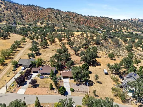 View/Area - 27320 War Admiral Ct, Tehachapi, CA 93561 photo 4 of 4