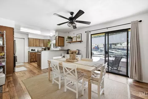 Dining - 27320 War Admiral Ct, Tehachapi, CA 93561 photo 1 of 3