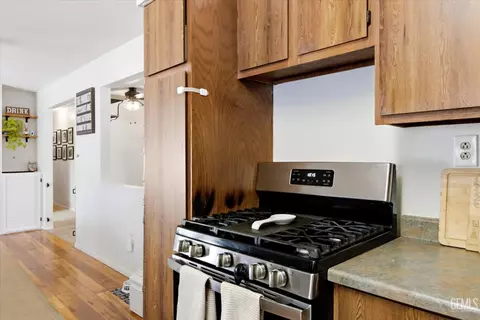 Kitchen - 27320 War Admiral Ct, Tehachapi, CA 93561 photo 4 of 5