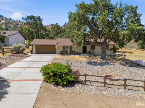 Exterior - 27320 War Admiral Ct, Tehachapi, CA 93561 photo 1 of 11