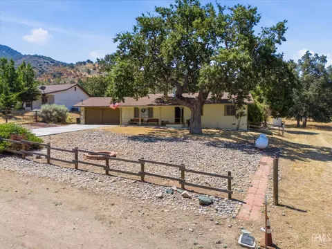 Exterior - 27320 War Admiral Ct, Tehachapi, CA 93561 photo 4 of 11