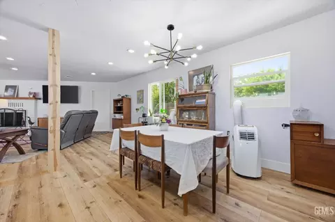 Dining - 814 Bamboo Ct, Tehachapi, CA 93561 photo 2 of 4