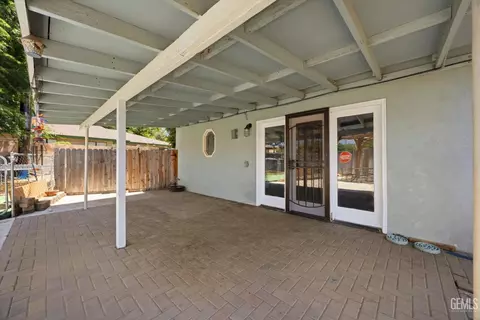 Exterior - 814 Bamboo Ct, Tehachapi, CA 93561 photo 5 of 10