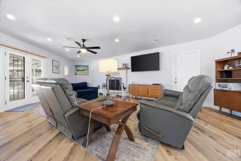 Living - 814 Bamboo Ct, Tehachapi, CA 93561 photo 1 of 5