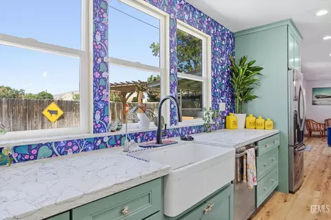 Kitchen - 814 Bamboo Ct, Tehachapi, CA 93561 photo 5 of 9