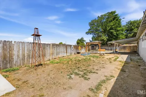 Exterior - 814 Bamboo Ct, Tehachapi, CA 93561 photo 8 of 10