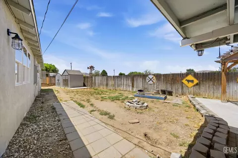 Exterior - 814 Bamboo Ct, Tehachapi, CA 93561 photo 9 of 10