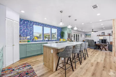 Kitchen - 814 Bamboo Ct, Tehachapi, CA 93561 photo 2 of 9