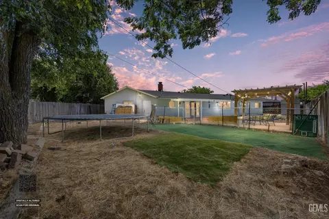 Exterior - 814 Bamboo Ct, Tehachapi, CA 93561 photo 2 of 10