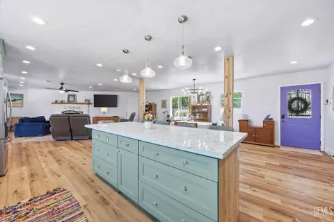 Kitchen - 814 Bamboo Ct, Tehachapi, CA 93561 photo 9 of 9