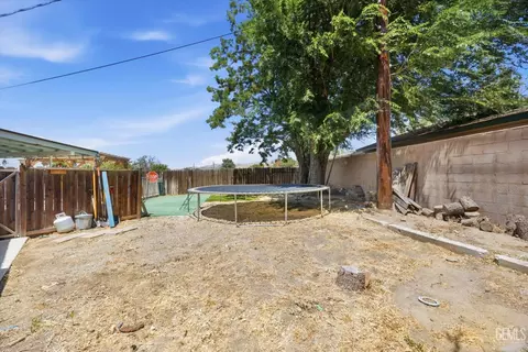 Exterior - 814 Bamboo Ct, Tehachapi, CA 93561 photo 6 of 10