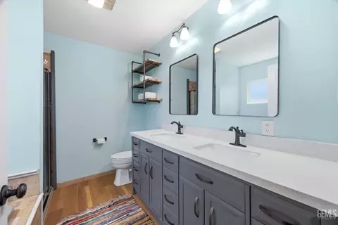 Bath - 814 Bamboo Ct, Tehachapi, CA 93561 photo 1 of 4