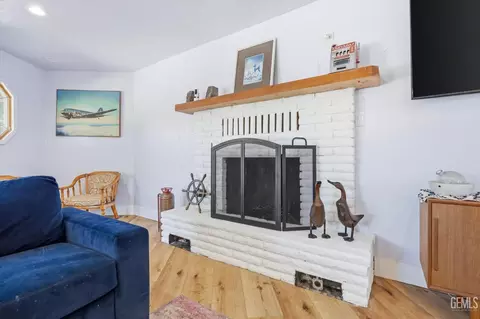 Living - 814 Bamboo Ct, Tehachapi, CA 93561 photo 3 of 5