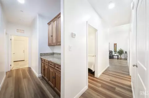 Entry Way - 411 Darling Point Dr, Bakersfield, CA 93307 photo 5 of 5