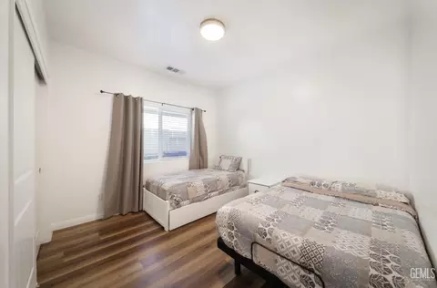 Bedroom - 411 Darling Point Dr, Bakersfield, CA 93307 photo 5 of 5