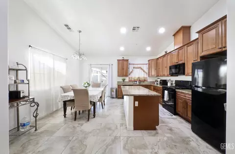 Other - 411 Darling Point Dr, Bakersfield, CA 93307 photo 1 of 10
