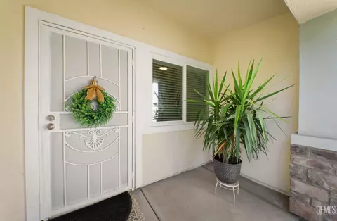 Entry Way - 411 Darling Point Dr, Bakersfield, CA 93307 photo 1 of 5
