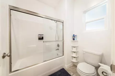 Bath - 411 Darling Point Dr, Bakersfield, CA 93307 photo 3 of 3