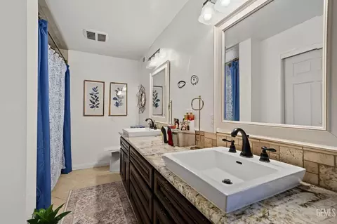Bath - 12420 Paddock Pl, Bakersfield, CA 93312 photo 1 of 2