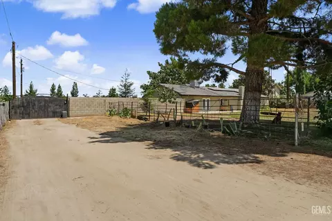 Exterior - 12420 Paddock Pl, Bakersfield, CA 93312 photo 4 of 14