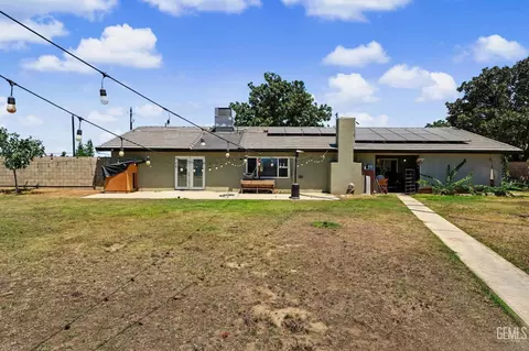 Exterior - 12420 Paddock Pl, Bakersfield, CA 93312 photo 11 of 14