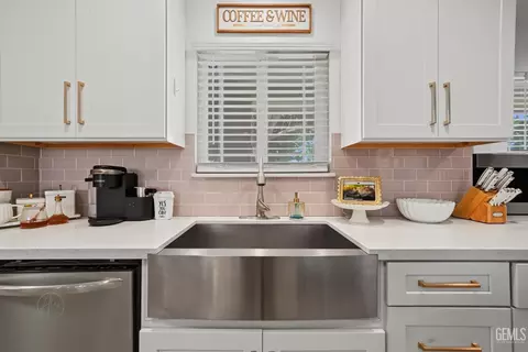 Kitchen - 12420 Paddock Pl, Bakersfield, CA 93312 photo 3 of 3