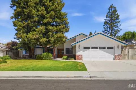 6800 Callie Dr, Bakersfield, CA 93308