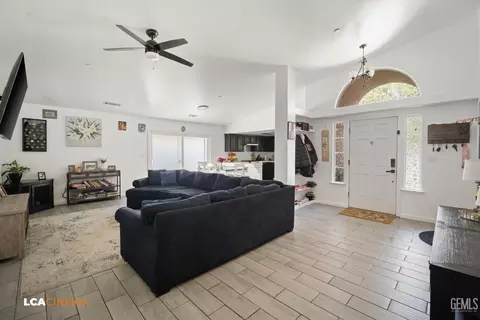 Entry Way - 235 Colvard St, Shafter, CA 93263 photo 2 of 2