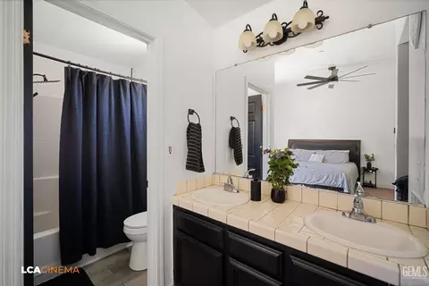 Bath - 235 Colvard St, Shafter, CA 93263 photo 1 of 4