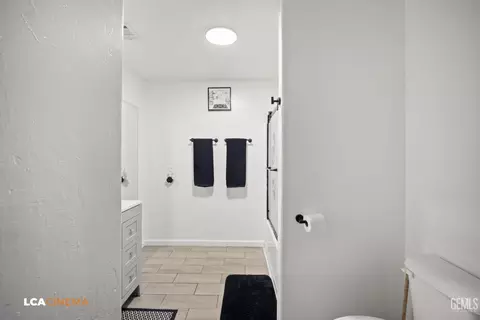 Bath - 235 Colvard St, Shafter, CA 93263 photo 3 of 4
