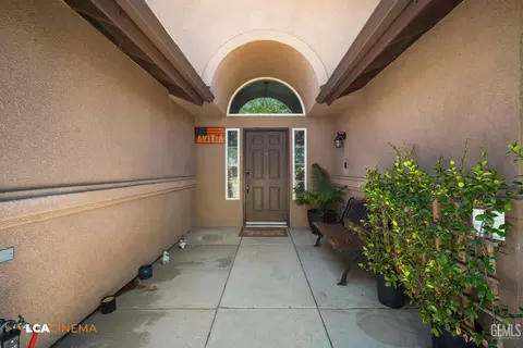 Entry Way - 235 Colvard St, Shafter, CA 93263 photo 1 of 2