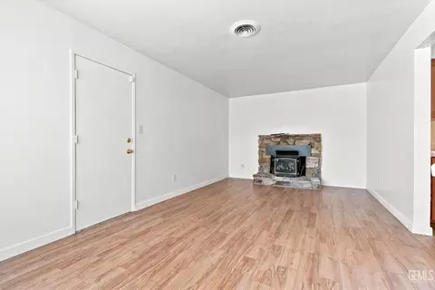 Living - 5909 Webb Way, Bakersfield, CA 93307 photo 8 of 10