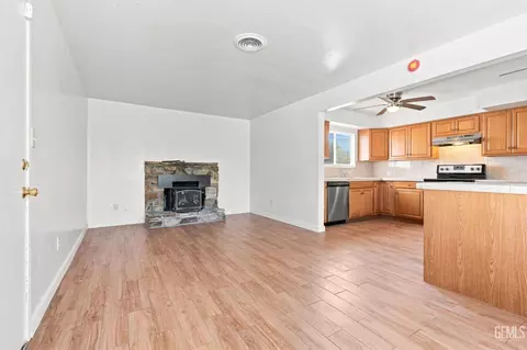 Living - 5909 Webb Way, Bakersfield, CA 93307 photo 7 of 10