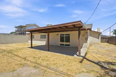 Exterior - 5909 Webb Way, Bakersfield, CA 93307 photo 6 of 7