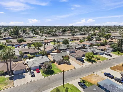 View/Area - 5909 Webb Way, Bakersfield, CA 93307 photo 2 of 6