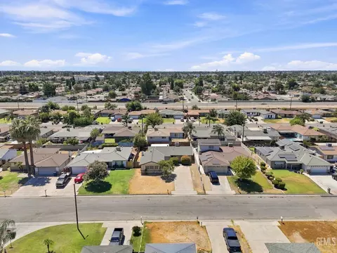 View/Area - 5909 Webb Way, Bakersfield, CA 93307 photo 3 of 6