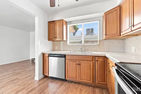 Kitchen - 5909 Webb Way, Bakersfield, CA 93307 photo 4 of 6