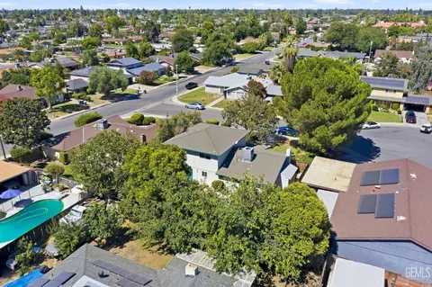View/Area - 2004 Juniper Ct, Bakersfield, CA 93309 photo 5 of 10