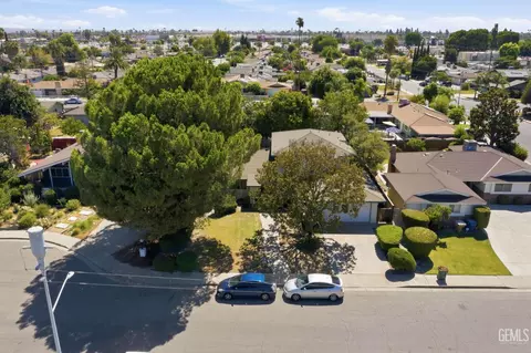 View/Area - 2004 Juniper Ct, Bakersfield, CA 93309 photo 8 of 10