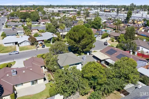 View/Area - 2004 Juniper Ct, Bakersfield, CA 93309 photo 3 of 10
